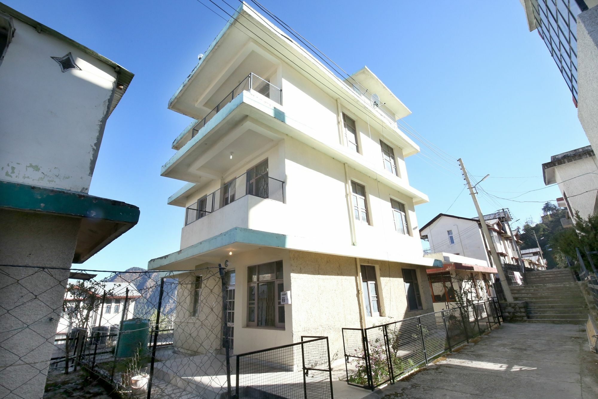 Apartamento Elegant 3Bhk Abode In Shoghi, Shimla Exterior foto